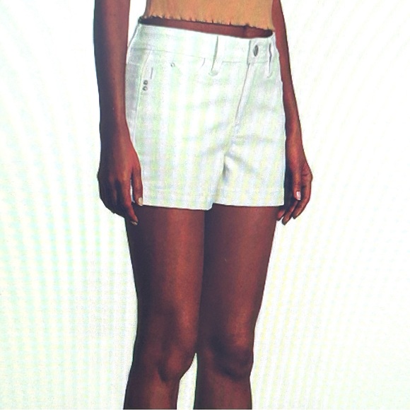 NWT Ymi Womens High Rise 3" White Denim Short - Picture 4 of 11